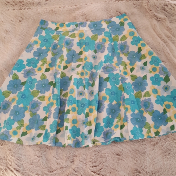 St. John's Bay Dresses & Skirts - St. John's Bay floral skirt sz 14